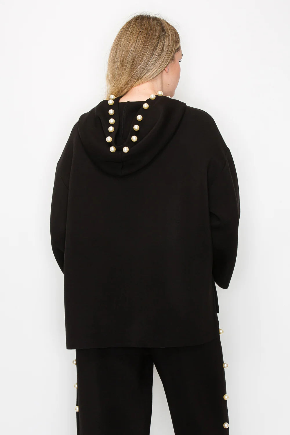 【関税込み】PERLA PERLINI BLACK DUCHESSE SWEATSHIRT GINNY Sweater with pearls brand GUESS — Globalbrandsstore.com/en